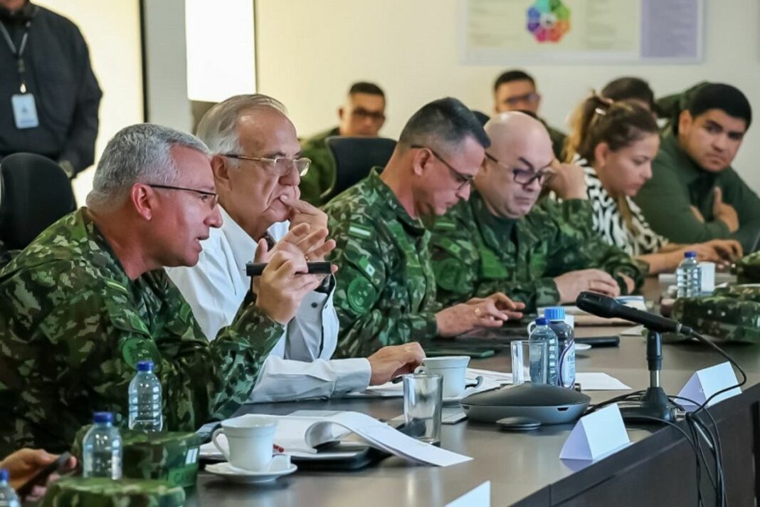 Reunión del ministro de Defensa con la cúpula militar celebrada el domingo en Cúcuta, capital del departamento Norte Santander. (Foto: L.E.C.).