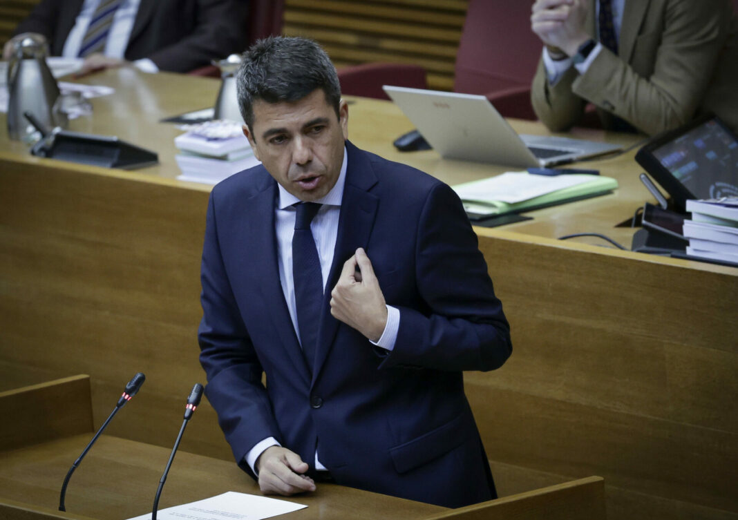 Carlos Mazón en Les Corts este jueves. Imagen: José Cuellar/Corts Valencianes