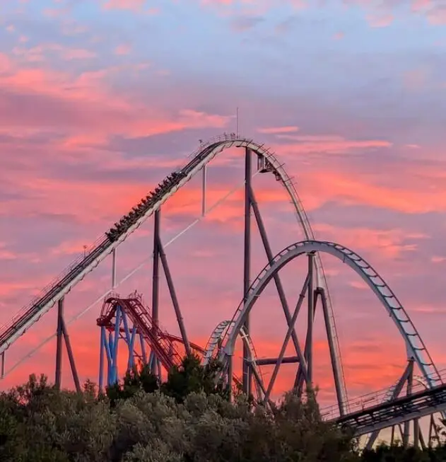 El caso de la montaña rusa Tomahawk ha sido uno de los incidentes más graves registrados en el parque en los últimos años. FOTO via Portaventura World (Instagram)