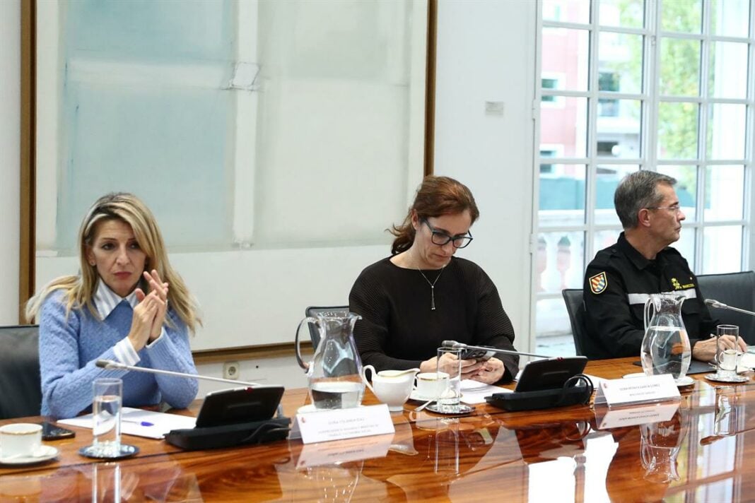 La ministra de Sanidad, Mónica García, en una reunión del Comité de crisis de la DANA. Imagen: Moncloa/Fernando Calvo