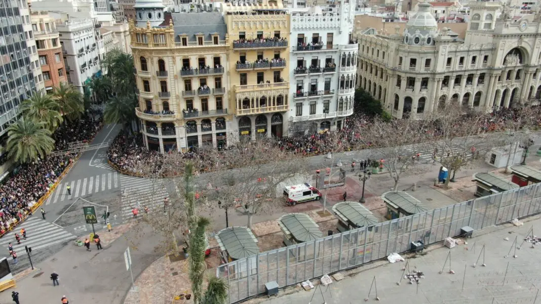 Plaza del Ayuntamiento de Valencia en la mascletà. Imagen: Ayuntamiento de Valencia