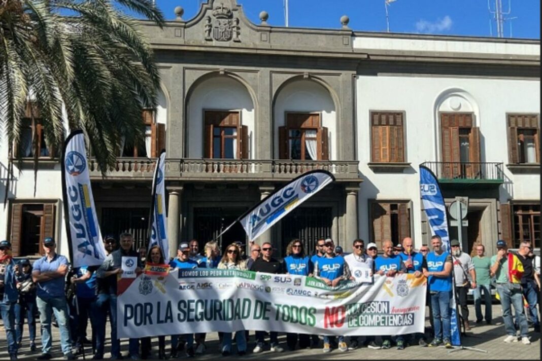 Policías y guardias civiles se han concentrado este miércoles 19 de marzo frente a las delegaciones de gobierno de toda España. (Foto: AUGC).